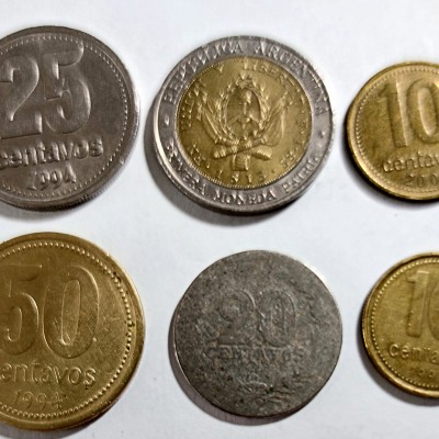ARGENTINA SKIRTINGŲ LAIKOTARPIŲ MONETŲ LOTAS