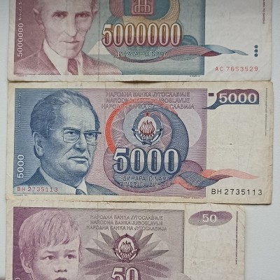Banknotai 3 vienetai.