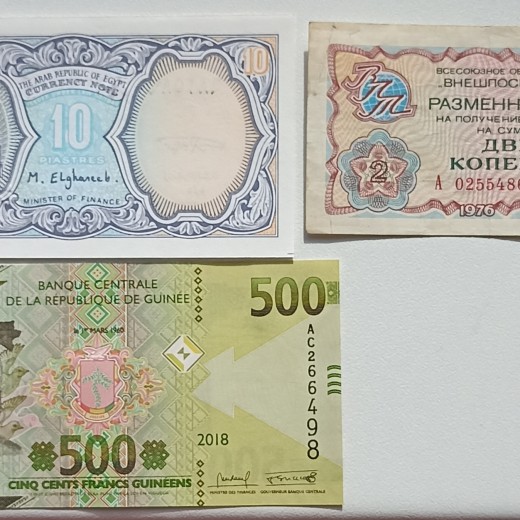Banknotai. 3 vienetai. Banknotai. 3 vienetai.