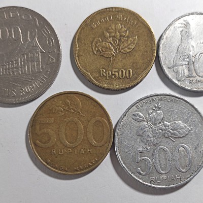 INDONEZIJOS SKIRTINGŲ LAIKOTARPIŲ MONETŲ LOTAS