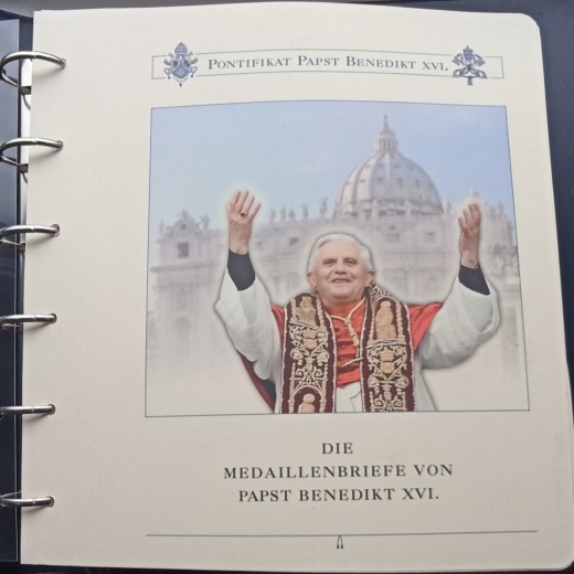 Popiežiaus Benedikto XVI medalių laiškai.