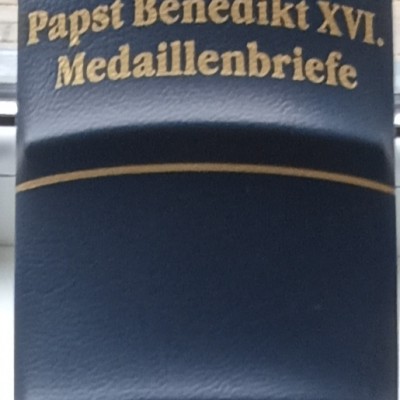 Popiežiaus Benedikto XVI medalių laiškai.