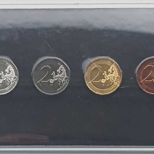 Proginių 2€ monetų rinkinys. Proginių 2€ monetų rinkinys.