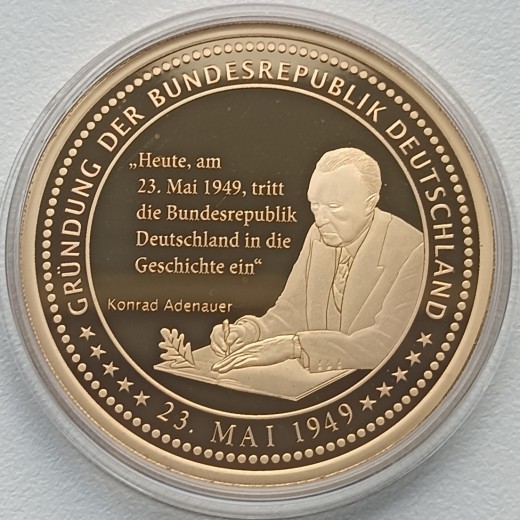 Vokietija. Paauksuotas medalis. Vokietija. Paauksuotas medalis.